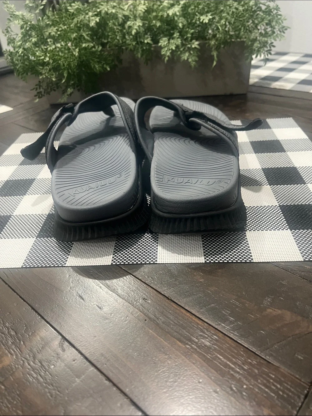 Gray Men's Thong Sandals with Textured Footbed